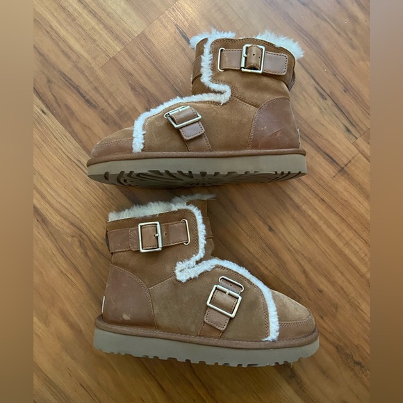 UGG Dune Mini Buckle Boot - Picture 4 of 12